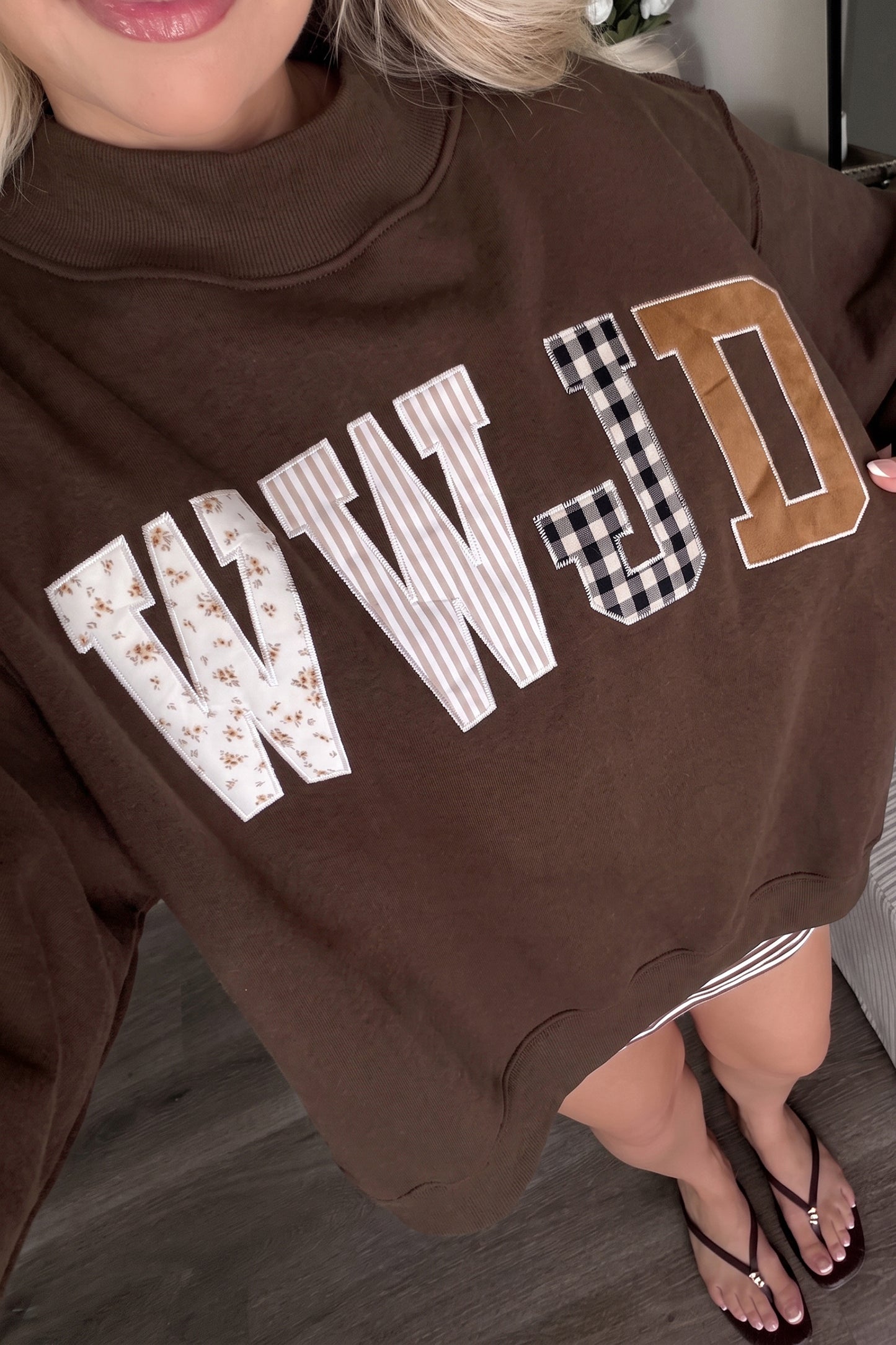 Gray WWJD Mixed Pattern Embroidered Patch Graphic Mock Neck Sweatshirt